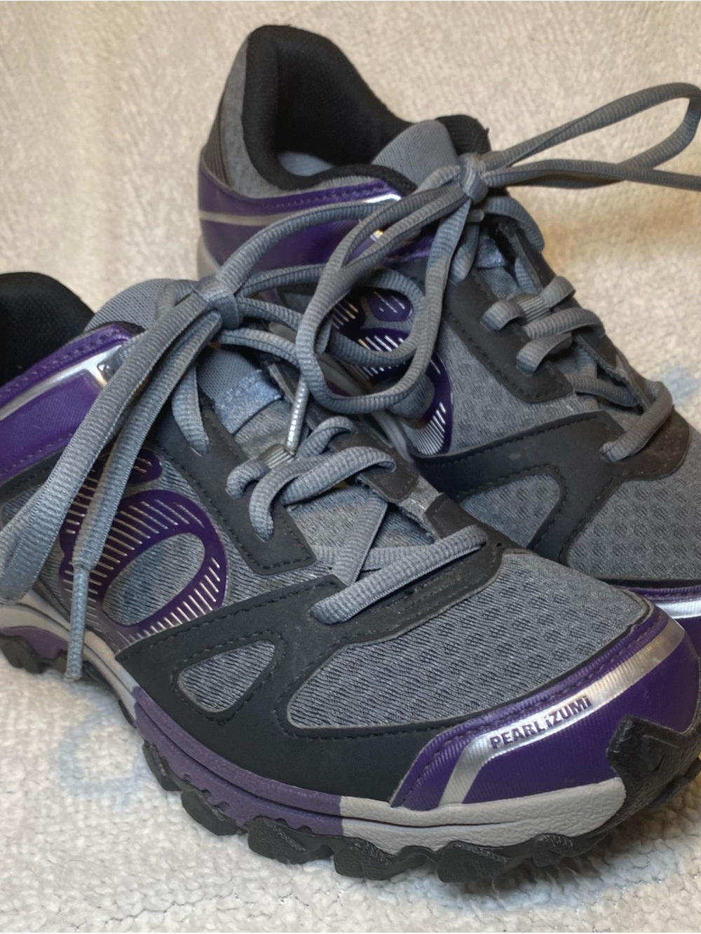 Pearl Izumi Women’s Gray and Purple Cycling Sneakers